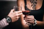 couple-drinking-together