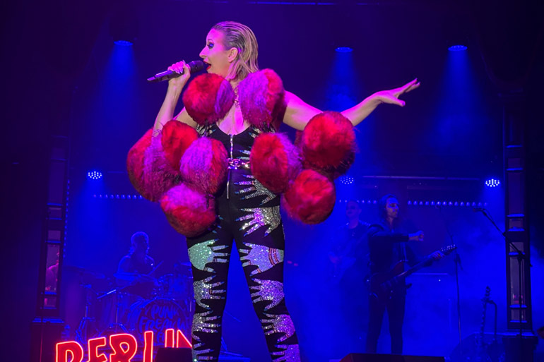 Bernie Dieter singing