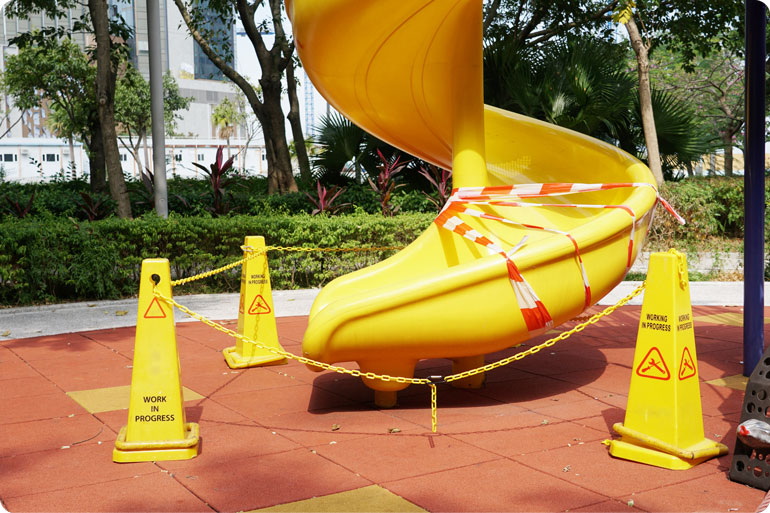 Child Injured at the Playground? Here’s 7 Things Every Parent Must Know child injured at the playground on faulty play equipment