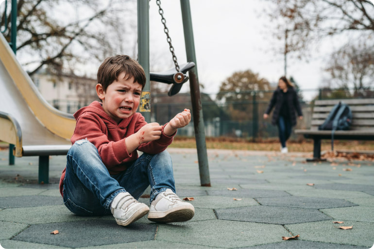 Child Injured at the Playground? Here's 7 Things Every Parent Must Know 1 child fallen off swing playground injury claim
